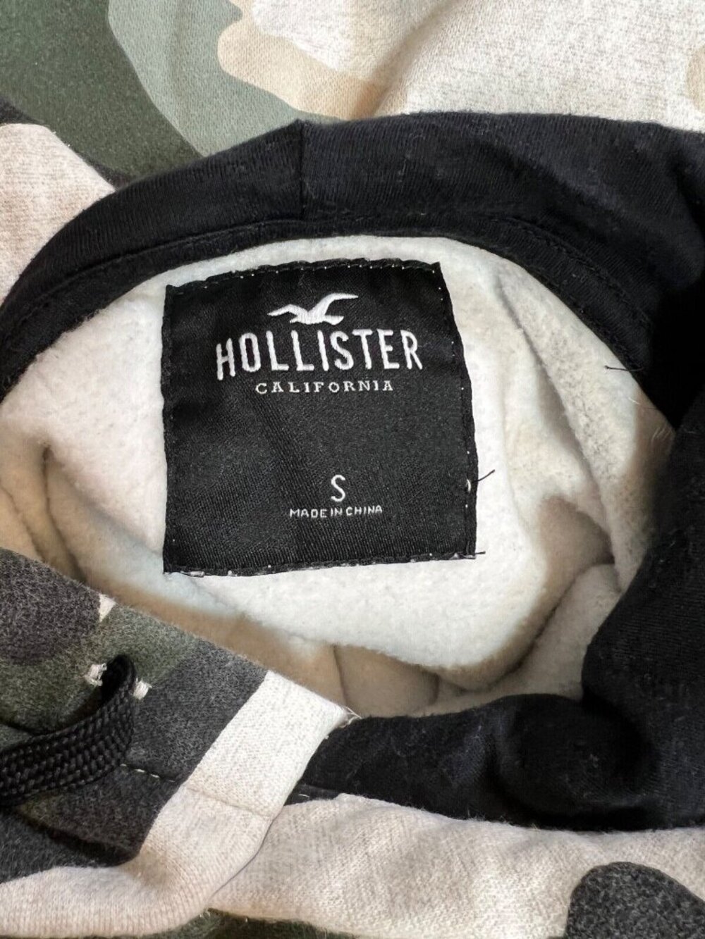 Hollister Womans Hoodie Sweatshirt Camo Multi Pullover Pocket Fleece Small - Picture 6 of 6